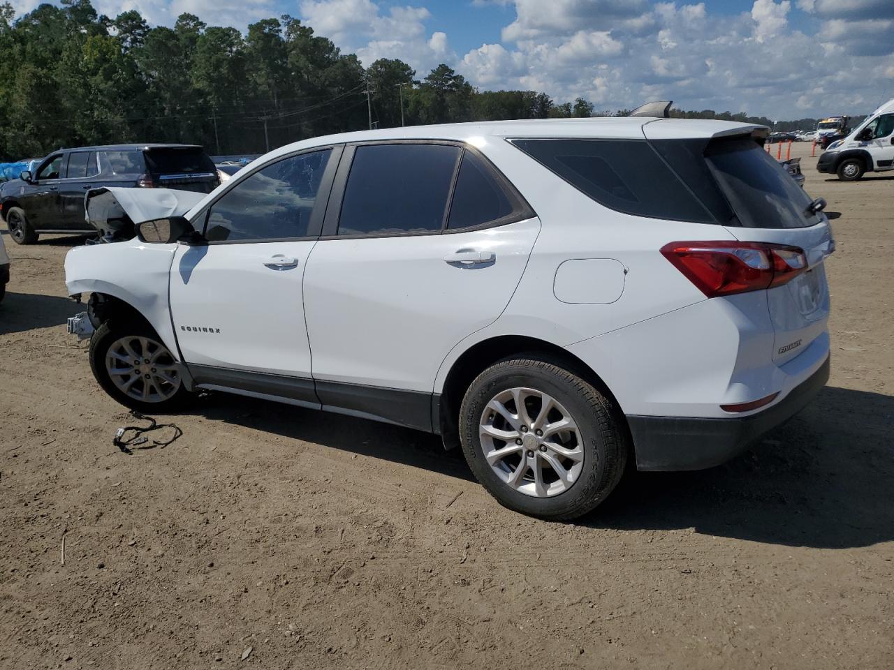 2020 Chevrolet Equinox Ls - Image 2