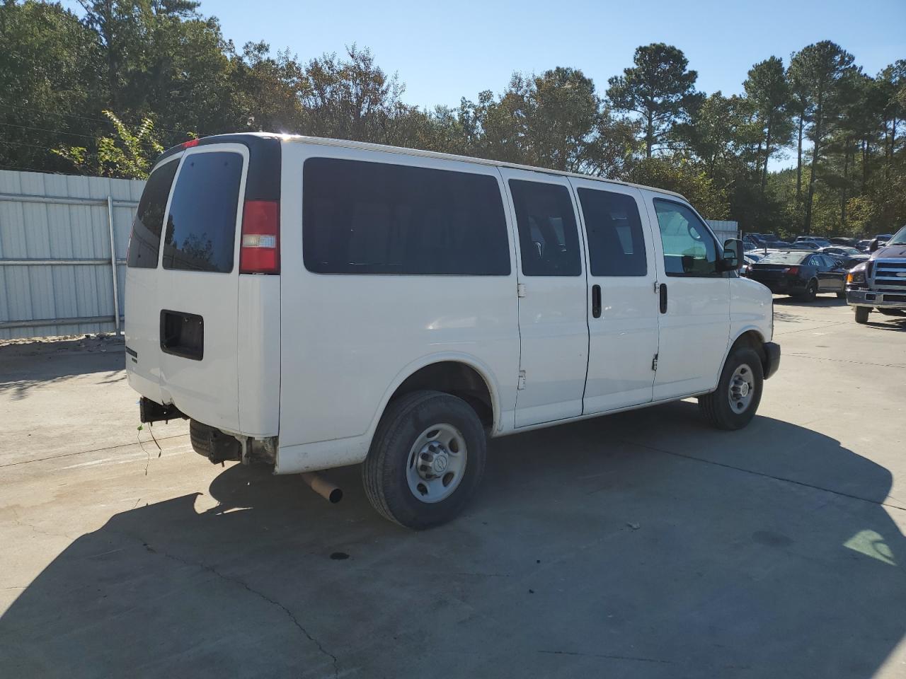 2015 Chevrolet Express G2500 Ls - Фото 3