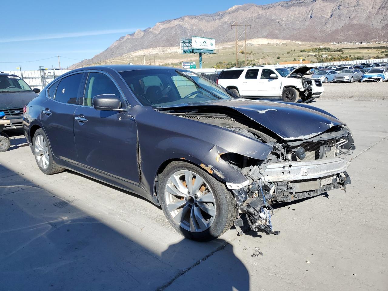 2011 Infiniti M56 X - Image 4