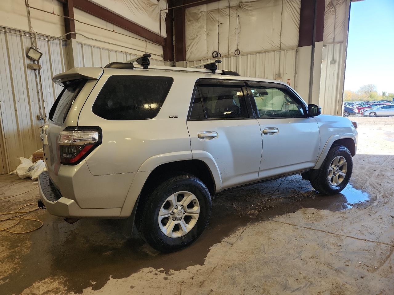 2022 Toyota 4Runner Sr5/Sr5 Premium - Image 3