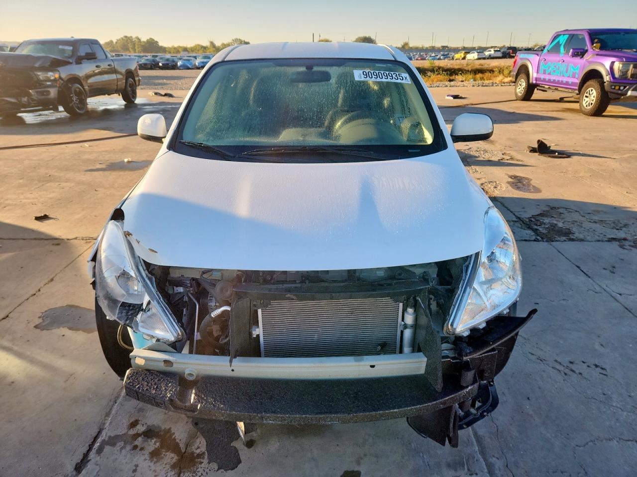 2014 Nissan Versa S - Фото 5