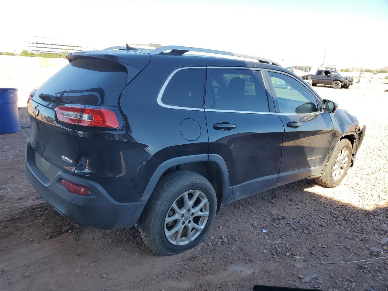 2017 Jeep Cherokee Latitude - Image 3