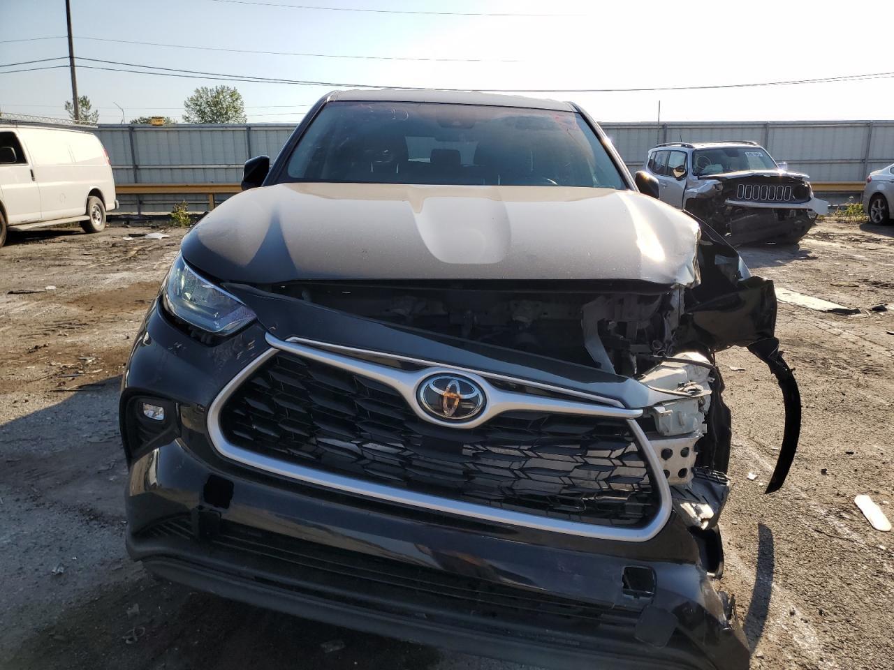 2020 Toyota Highlander - Image 5