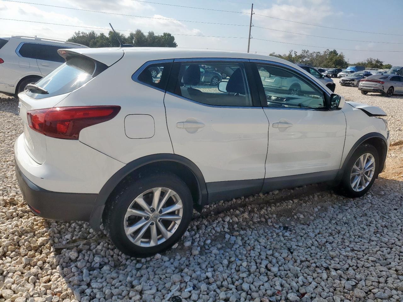 2017 Nissan Rogue Sport S - Фото 3