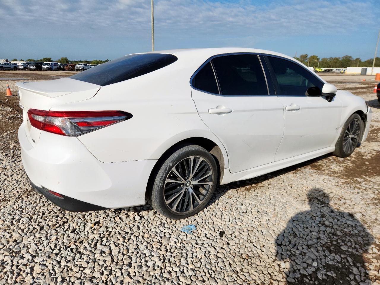 2018 Toyota Camry L - Фото 3