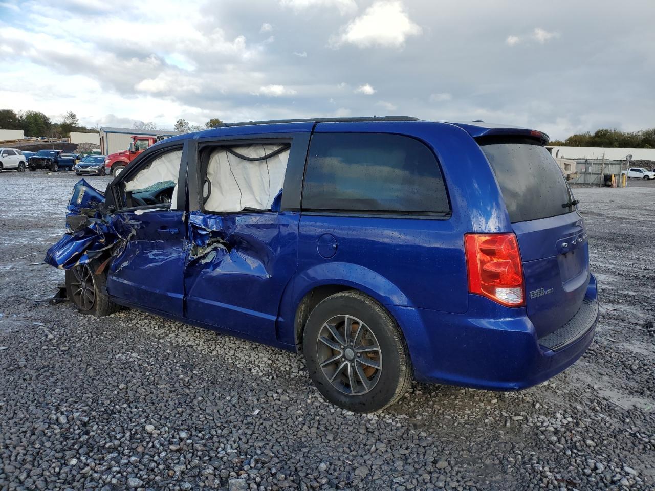 2019 Dodge Grand Caravan Gt - Image 2