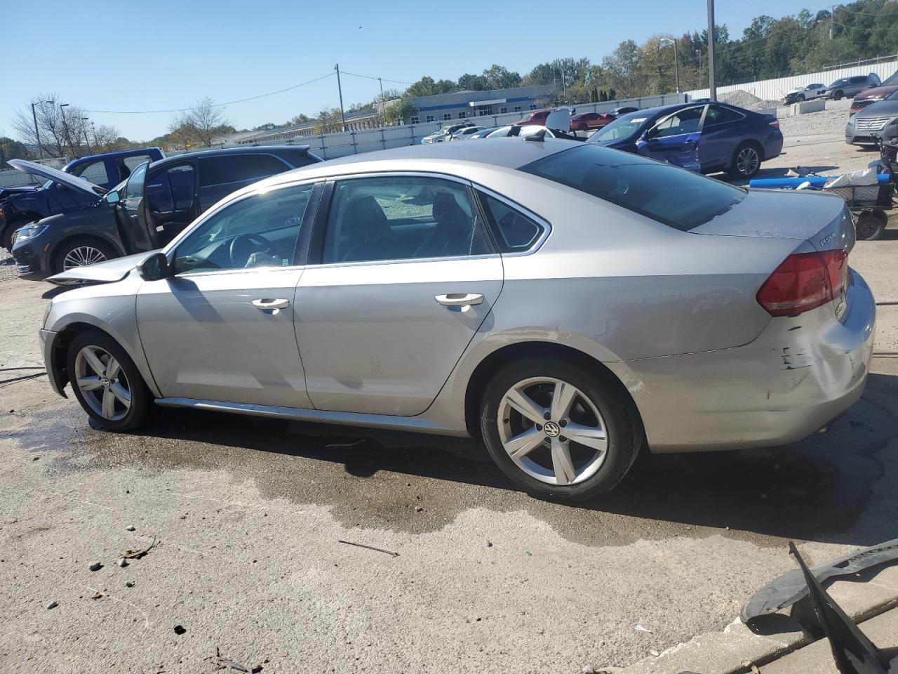 2013 Volkswagen Passat Se - Image 2