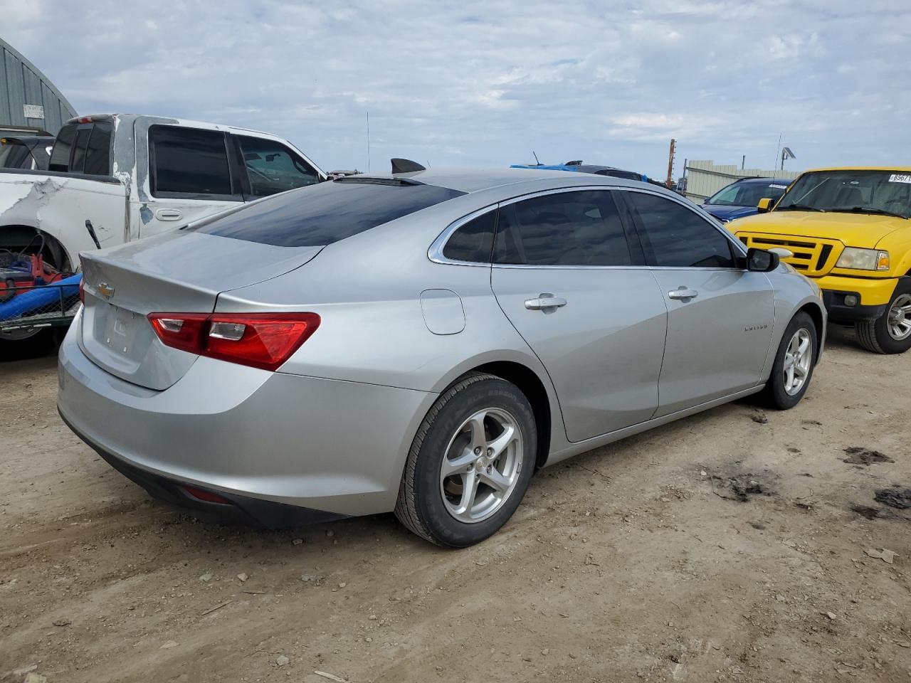 2017 Chevrolet Malibu Ls - Фото 3
