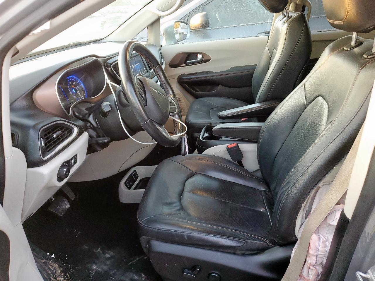 2019 Chrysler Pacifica Touring L - Image 7