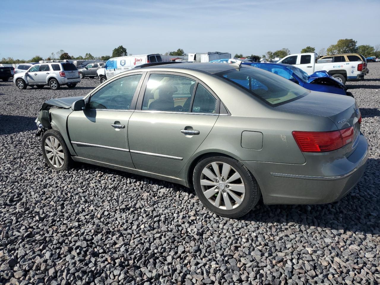 2009 Hyundai Sonata - Image 2