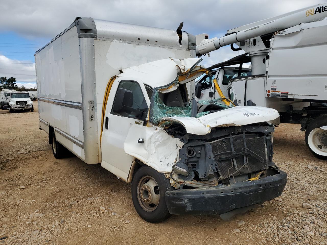 2014 GMC Savana Cutaway G3500 - Фото 4