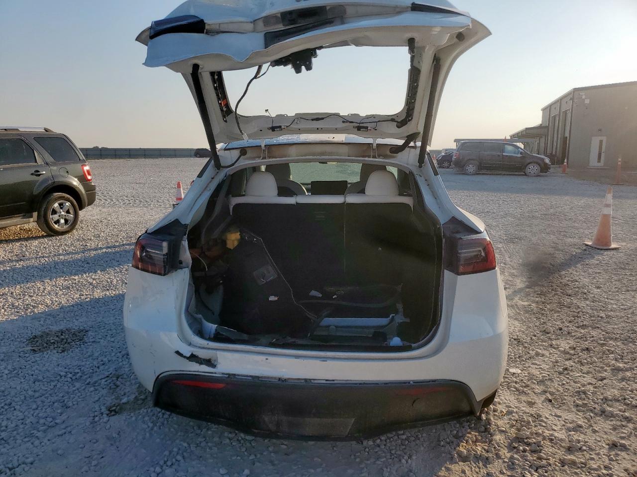 2023 Tesla Model Y - Image 6