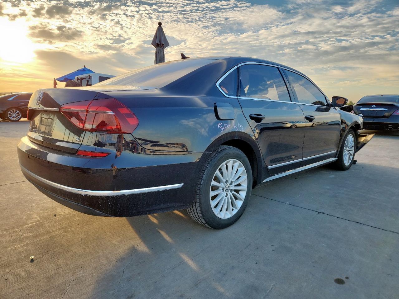 2017 Volkswagen Passat Se - Фото 3