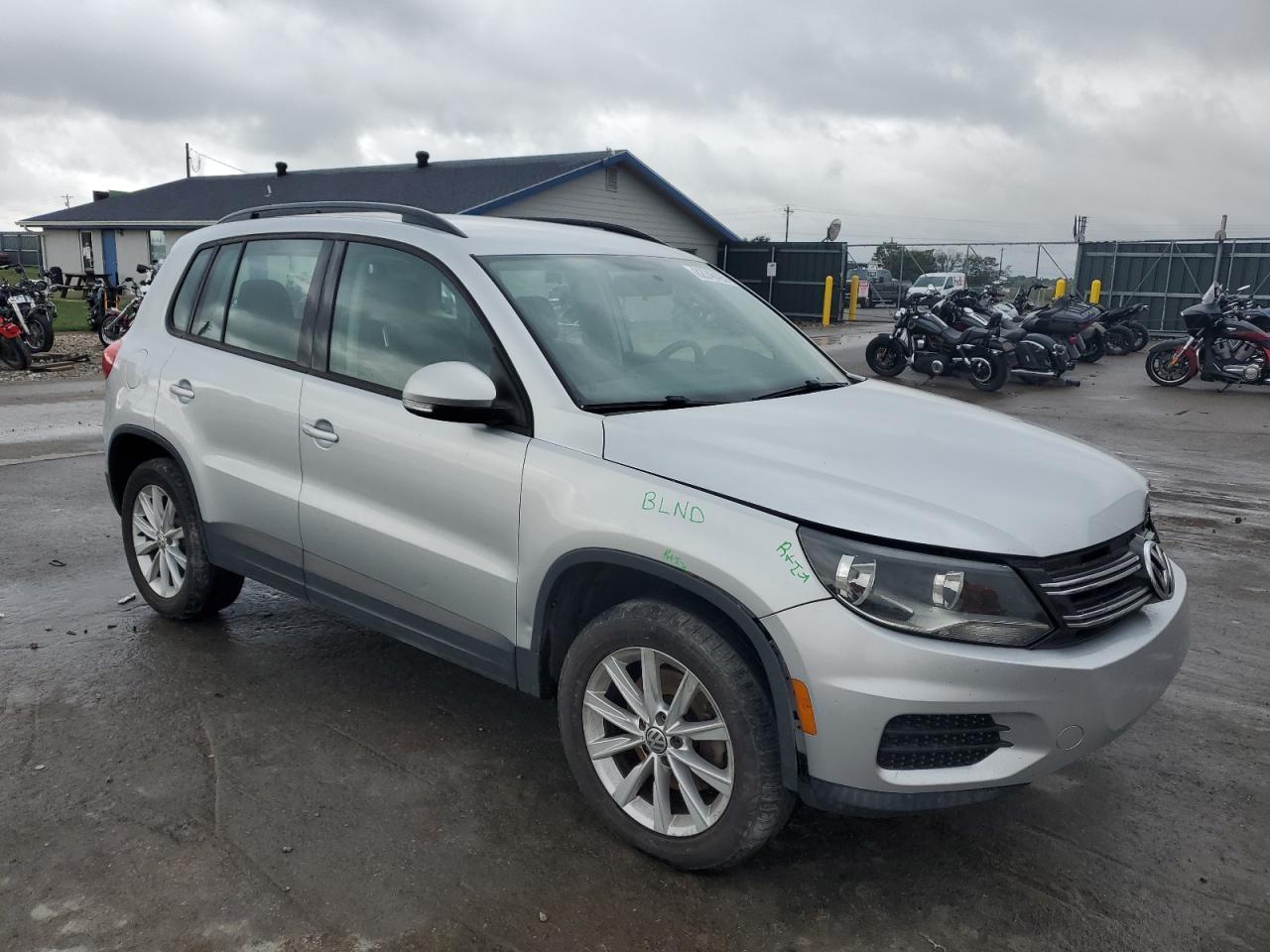2017 Volkswagen Tiguan S - Image 4