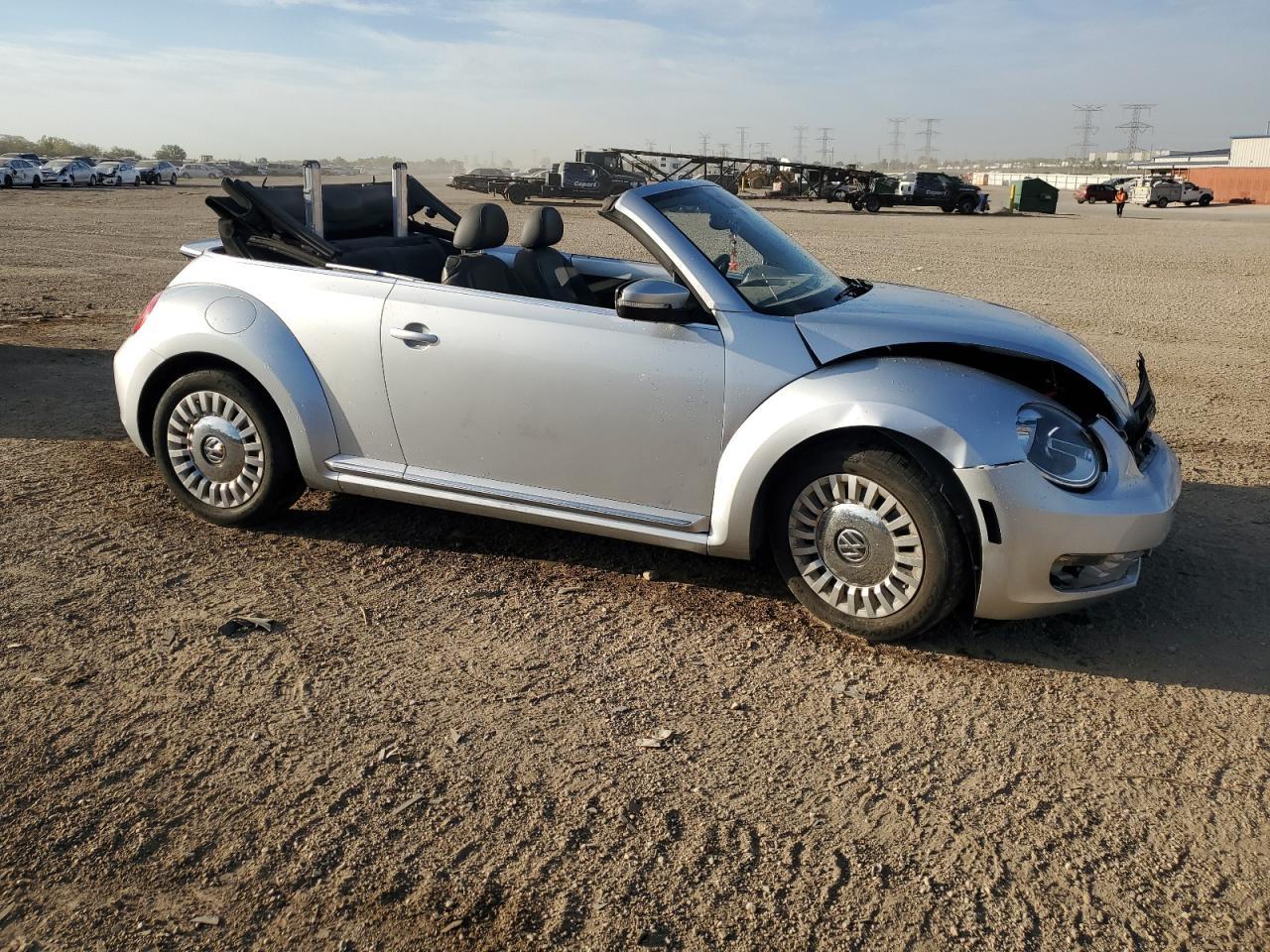 2013 Volkswagen Beetle - Image 4