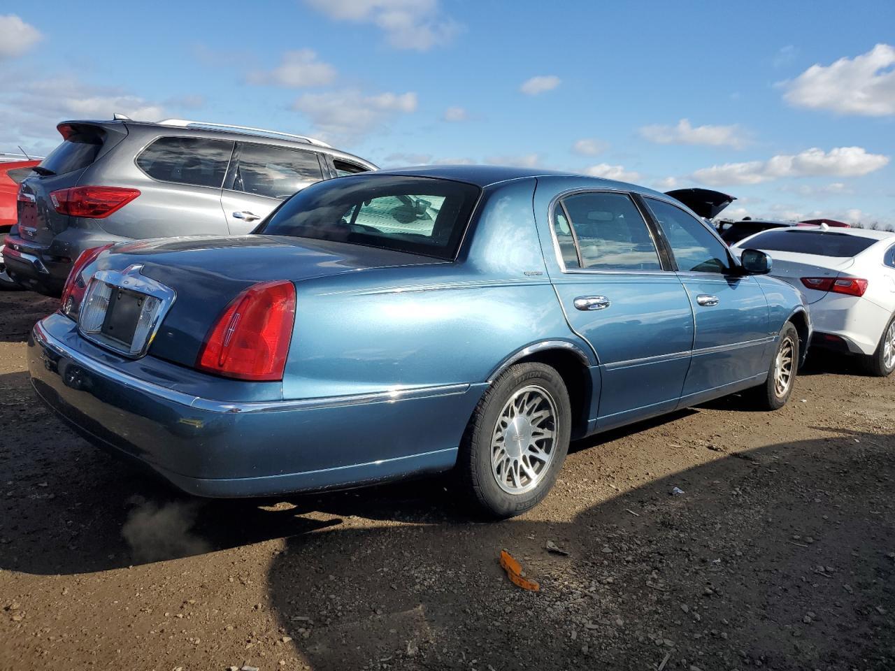 2001 Lincoln Town Car Signature - Фото 3