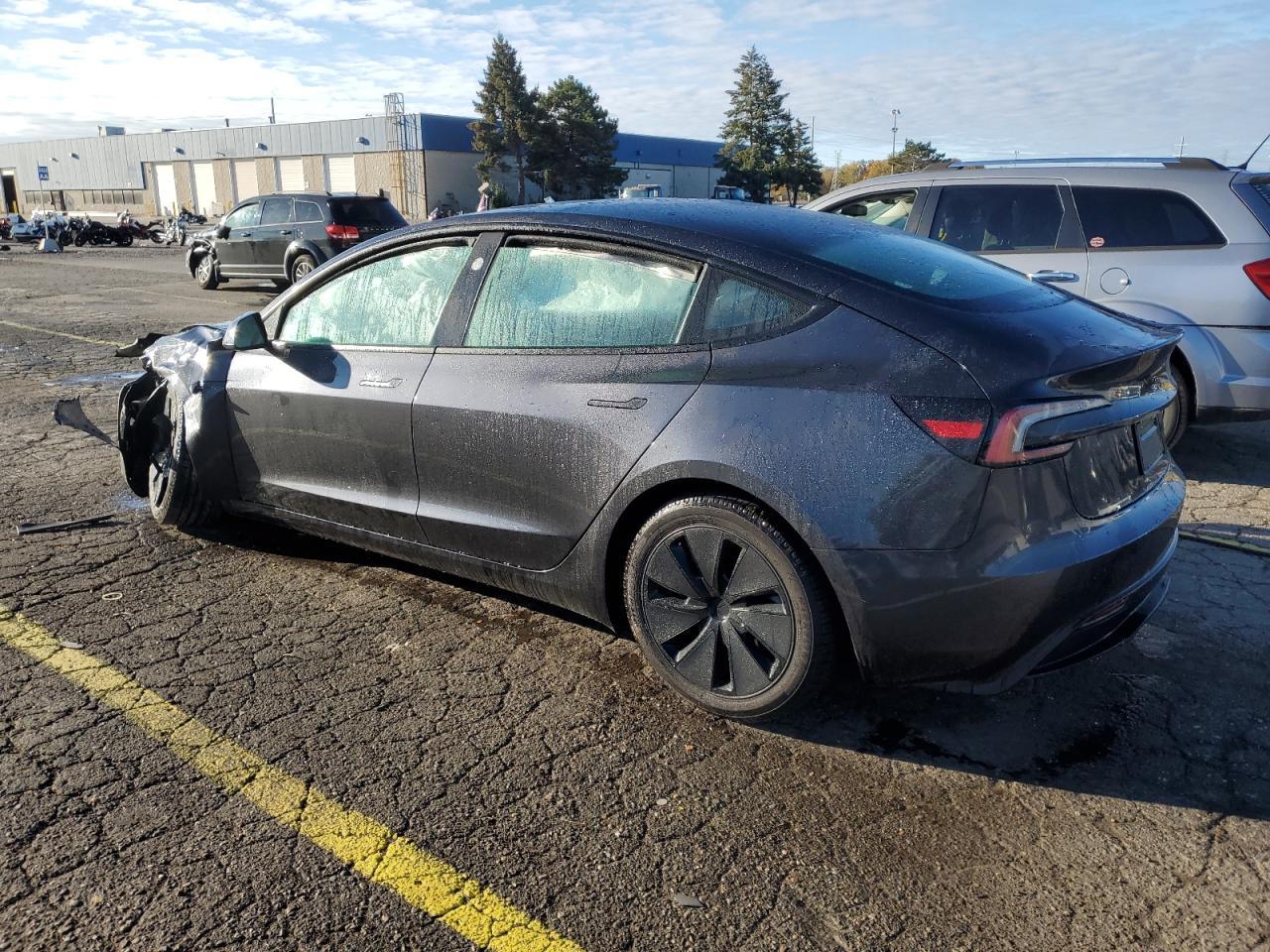 2024 Tesla Model 3 - Фото 2
