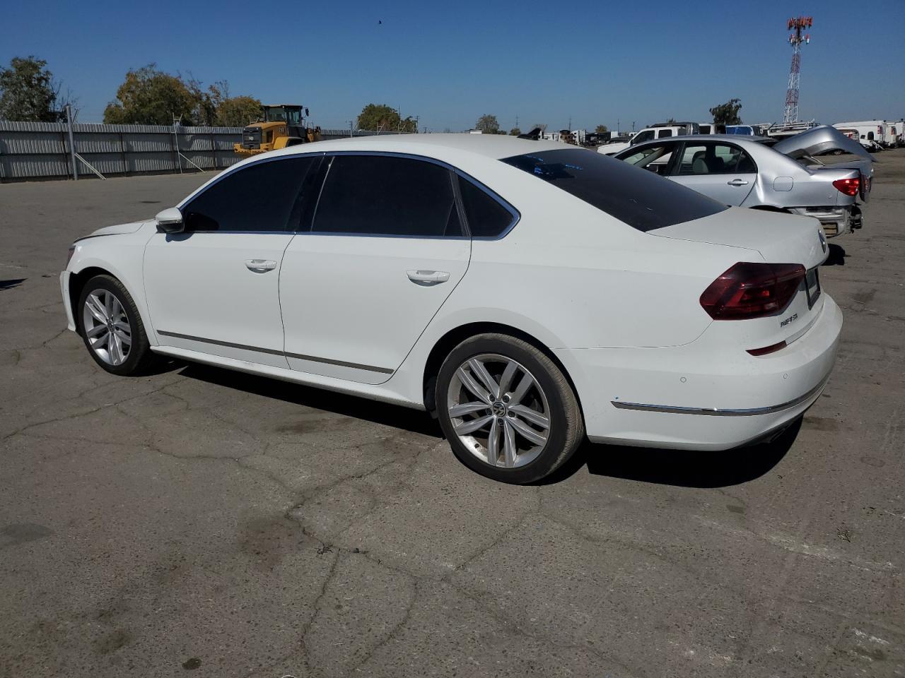 2018 Volkswagen Passat Sel Premium - Фото 2