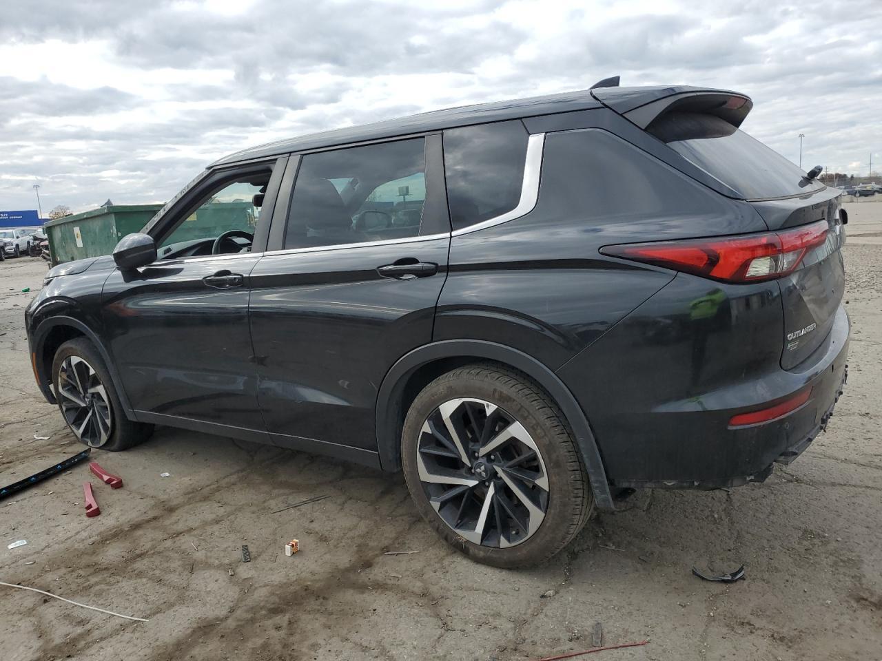 2023 Mitsubishi Outlander Se - Image 2