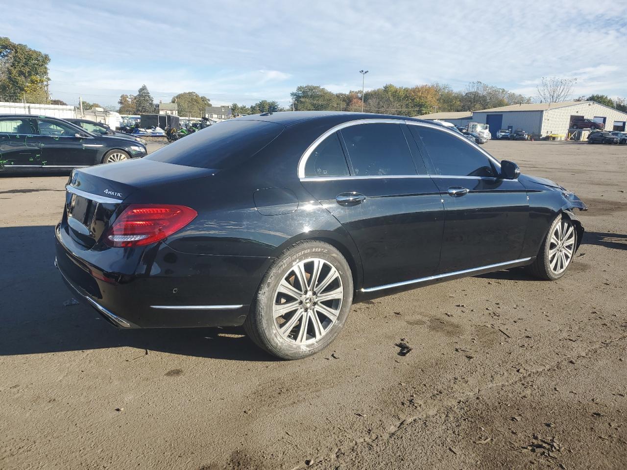 2018 Mercedes-Benz E 300 4Matic - Фото 3