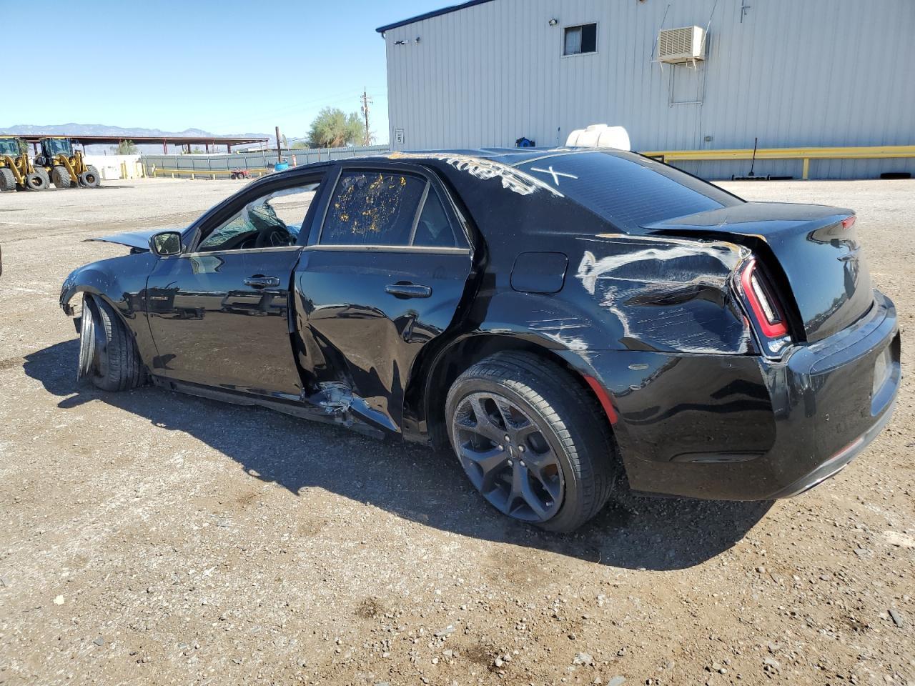 2023 Chrysler 300 Touring L - Фото 2