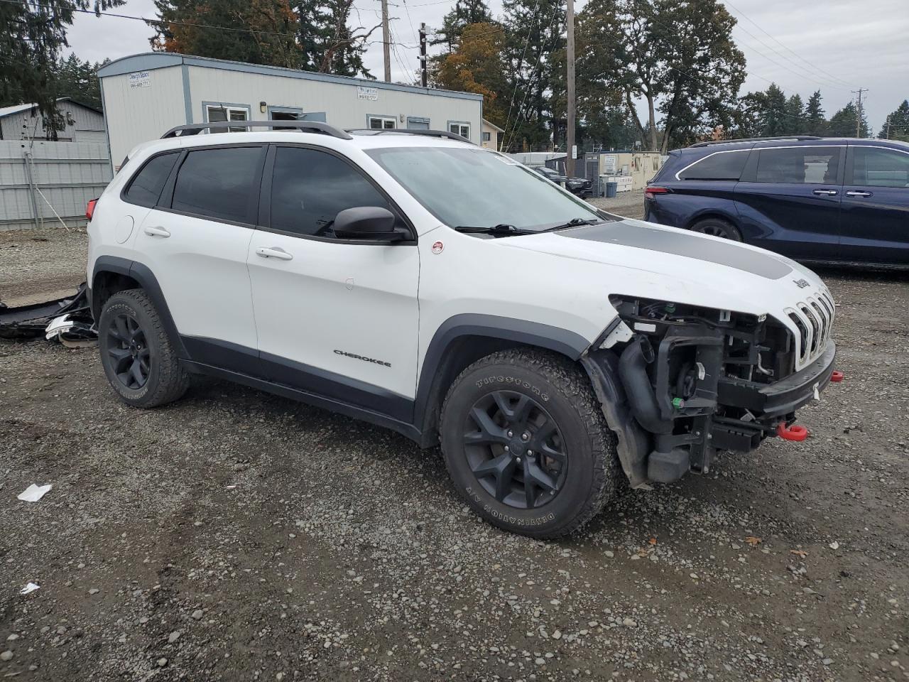 2017 Jeep Cherokee Trailhawk - Image 4