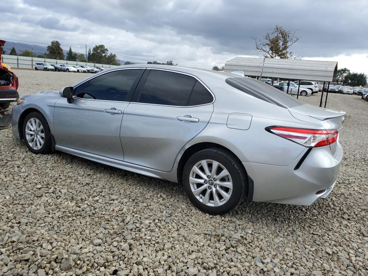 2020 Toyota Camry Se - Фото 2