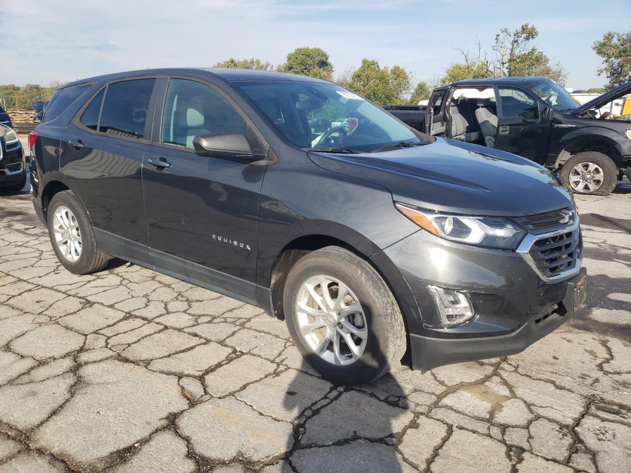 2020 Chevrolet Equinox Ls - Фото 4