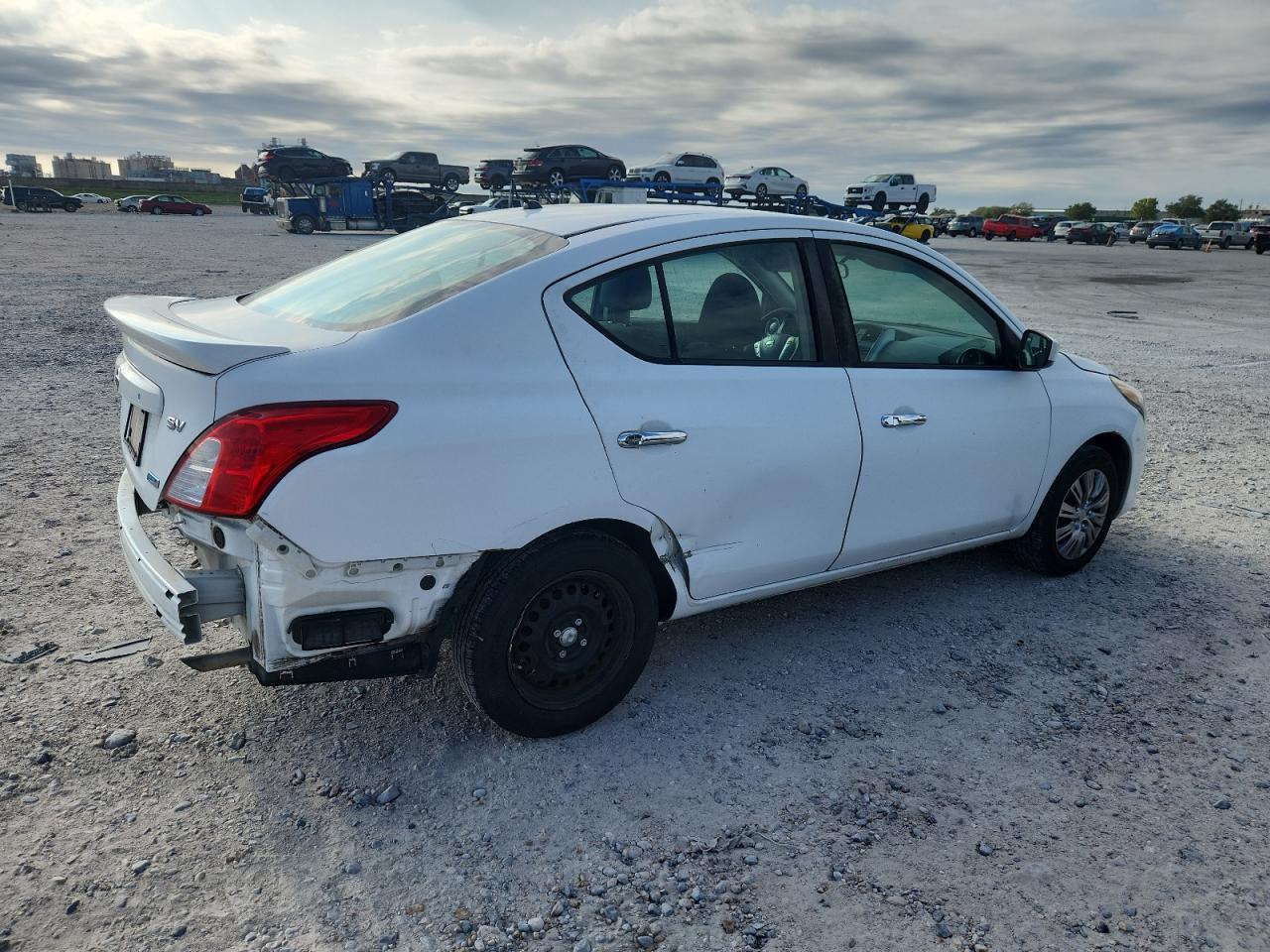 2016 Nissan Versa S - Фото 3