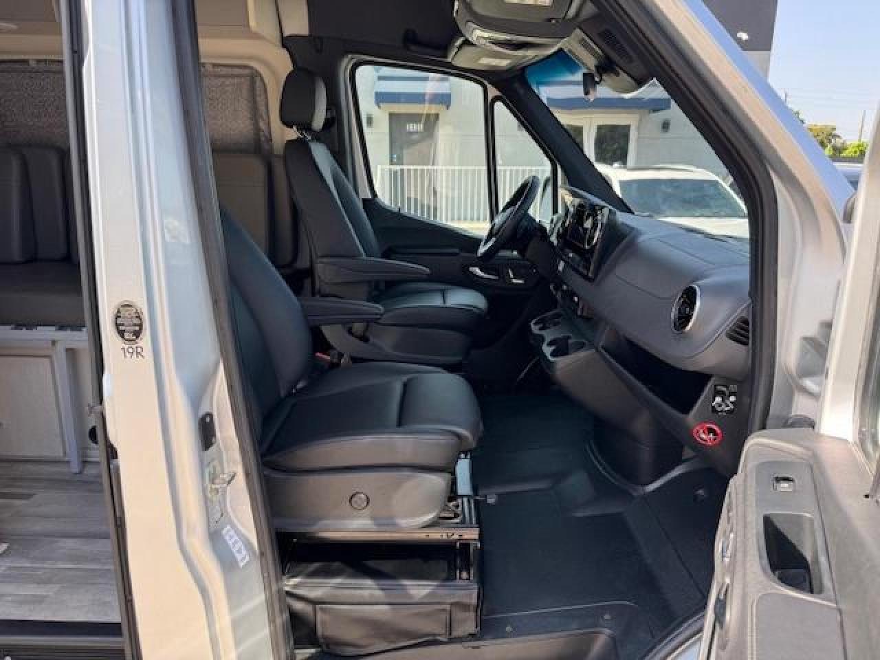 2022 Mercedes-Benz Sprinter 2500 - Image 7