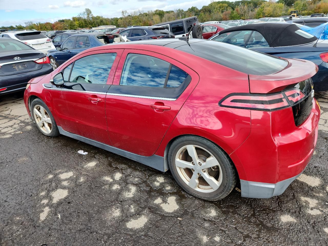 2011 Chevrolet Volt - Image 2