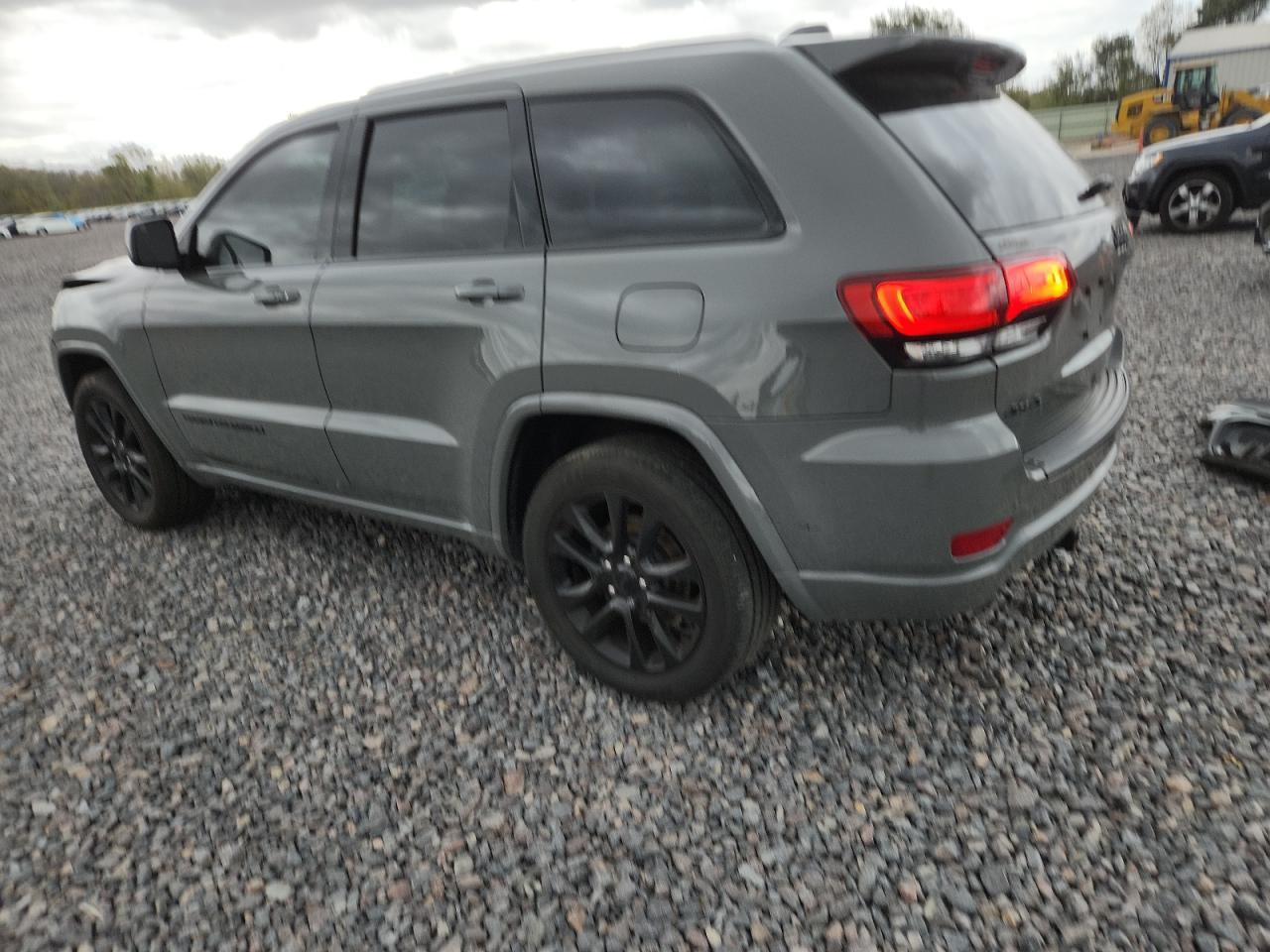 2021 Jeep Grand Cherokee Laredo - Image 2