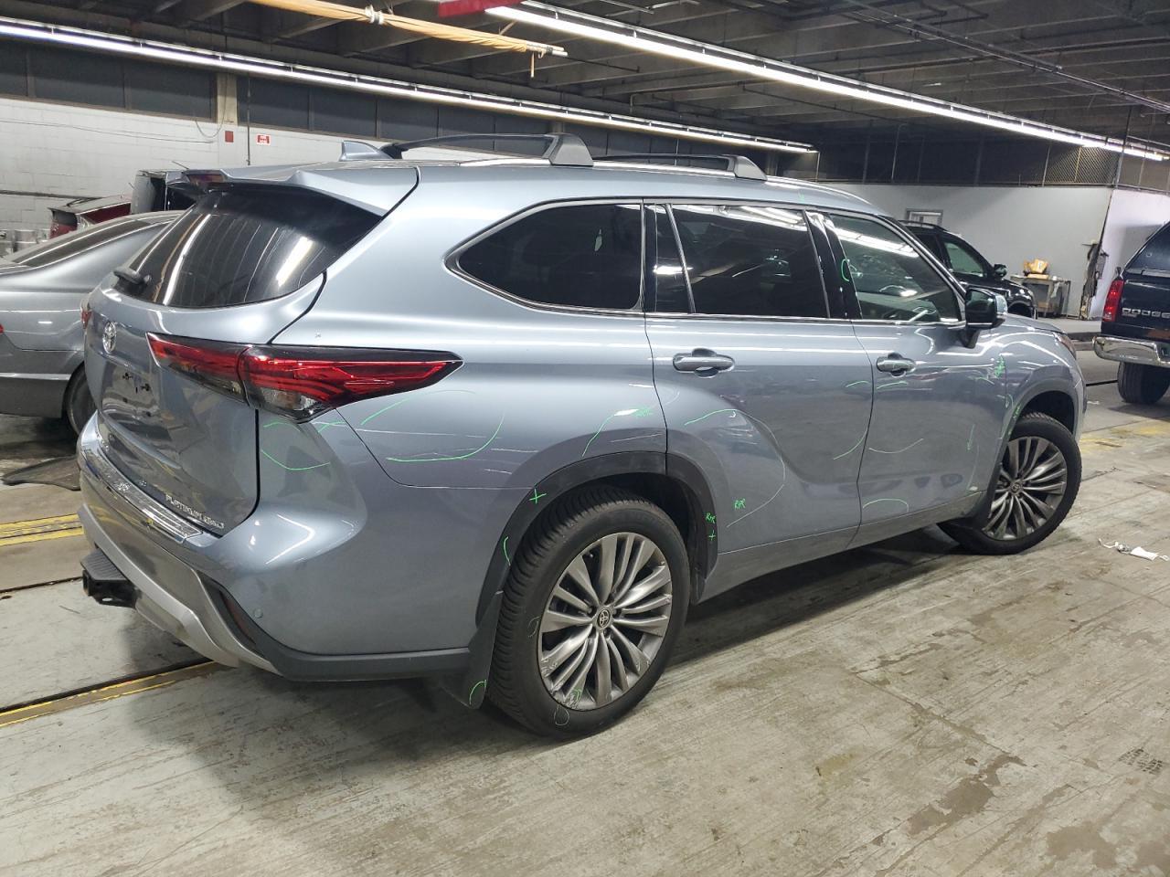 2020 Toyota Highlander Platinum - Фото 3