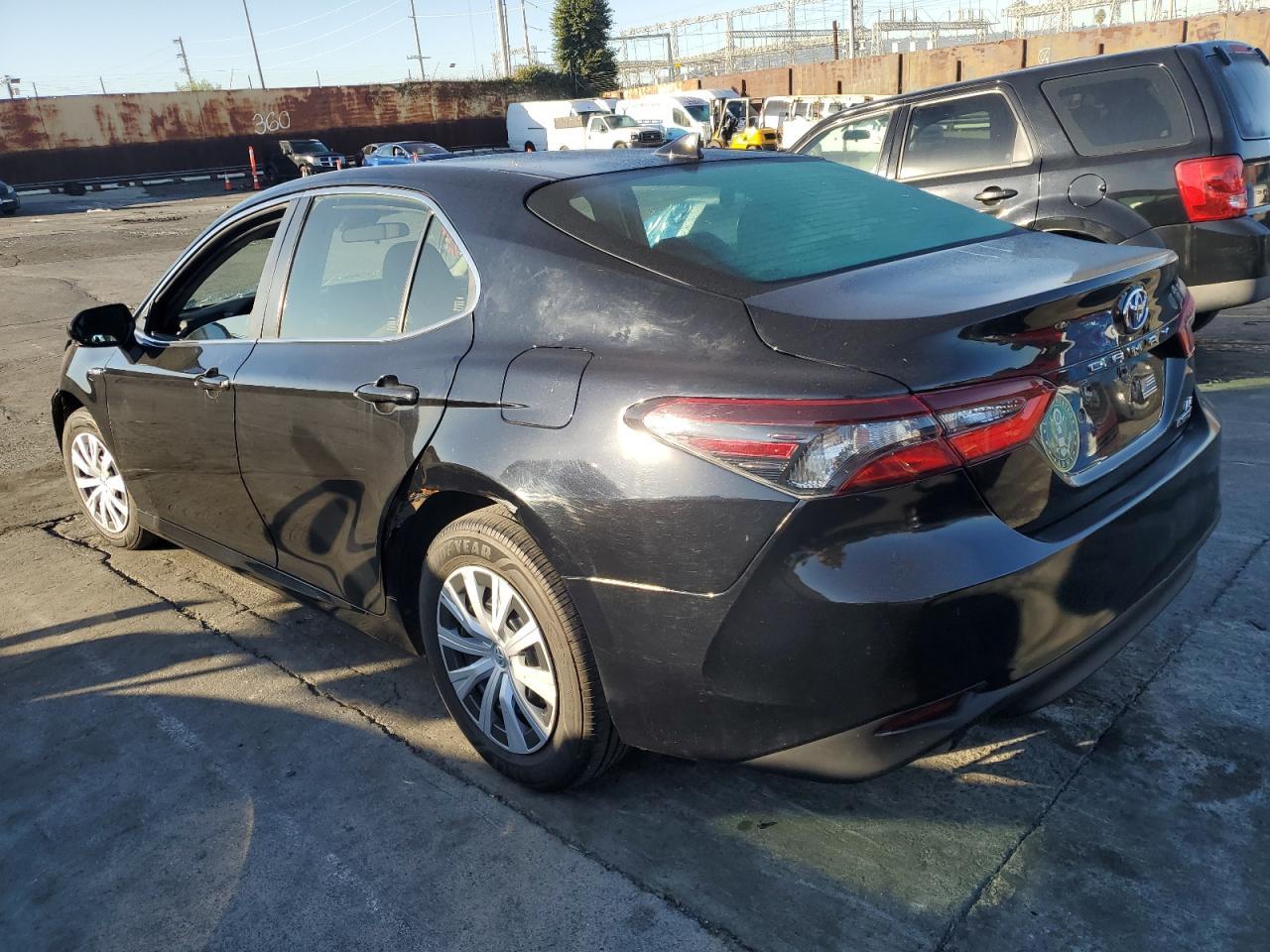 2021 Toyota Camry Le - Фото 2