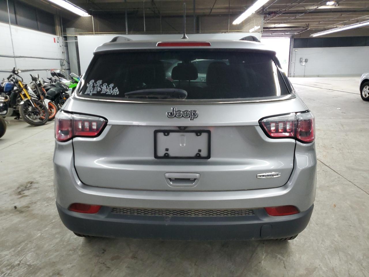 2018 Jeep Compass Latitude - Image 6