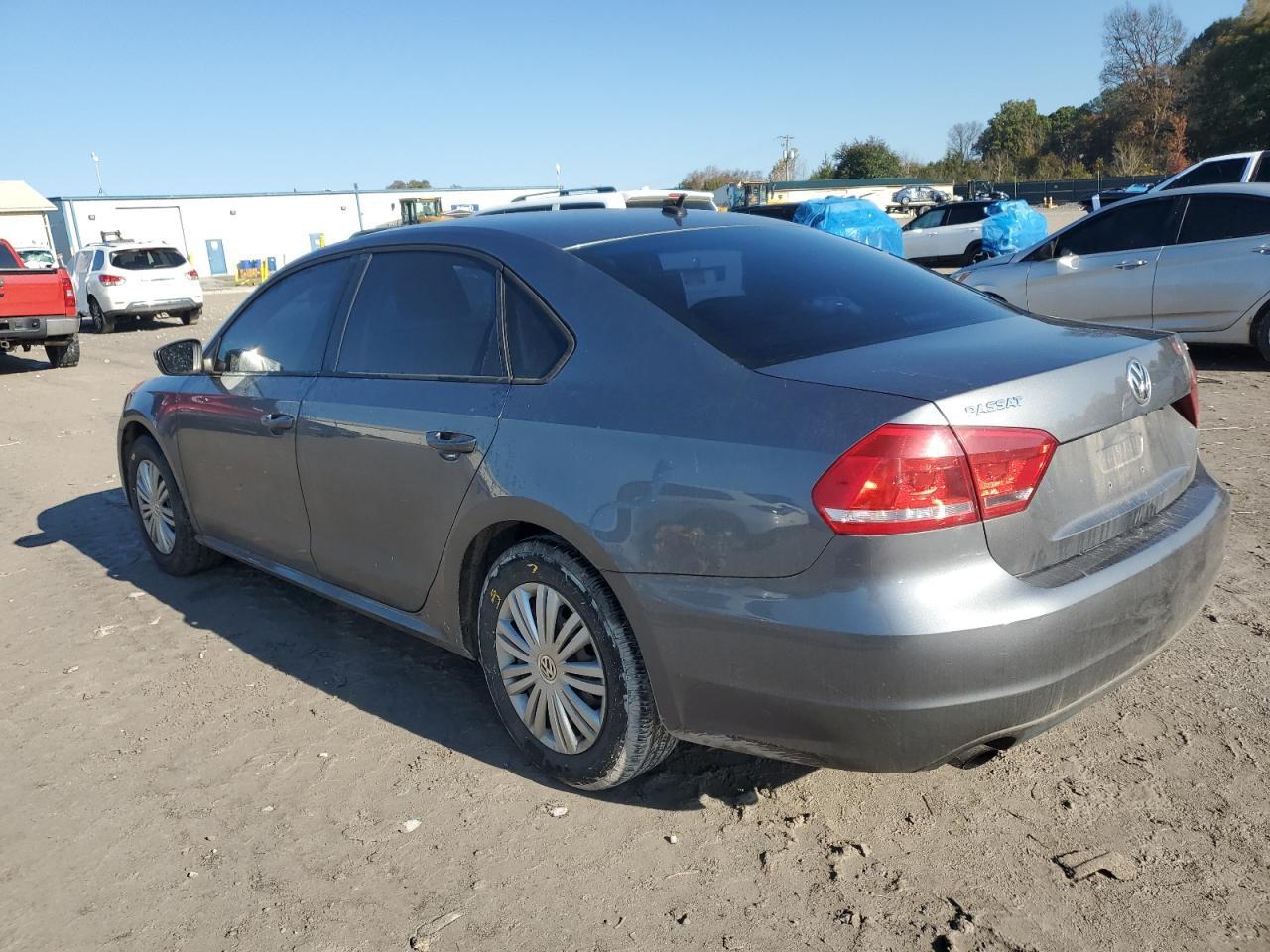 2015 Volkswagen Passat S - Фото 2