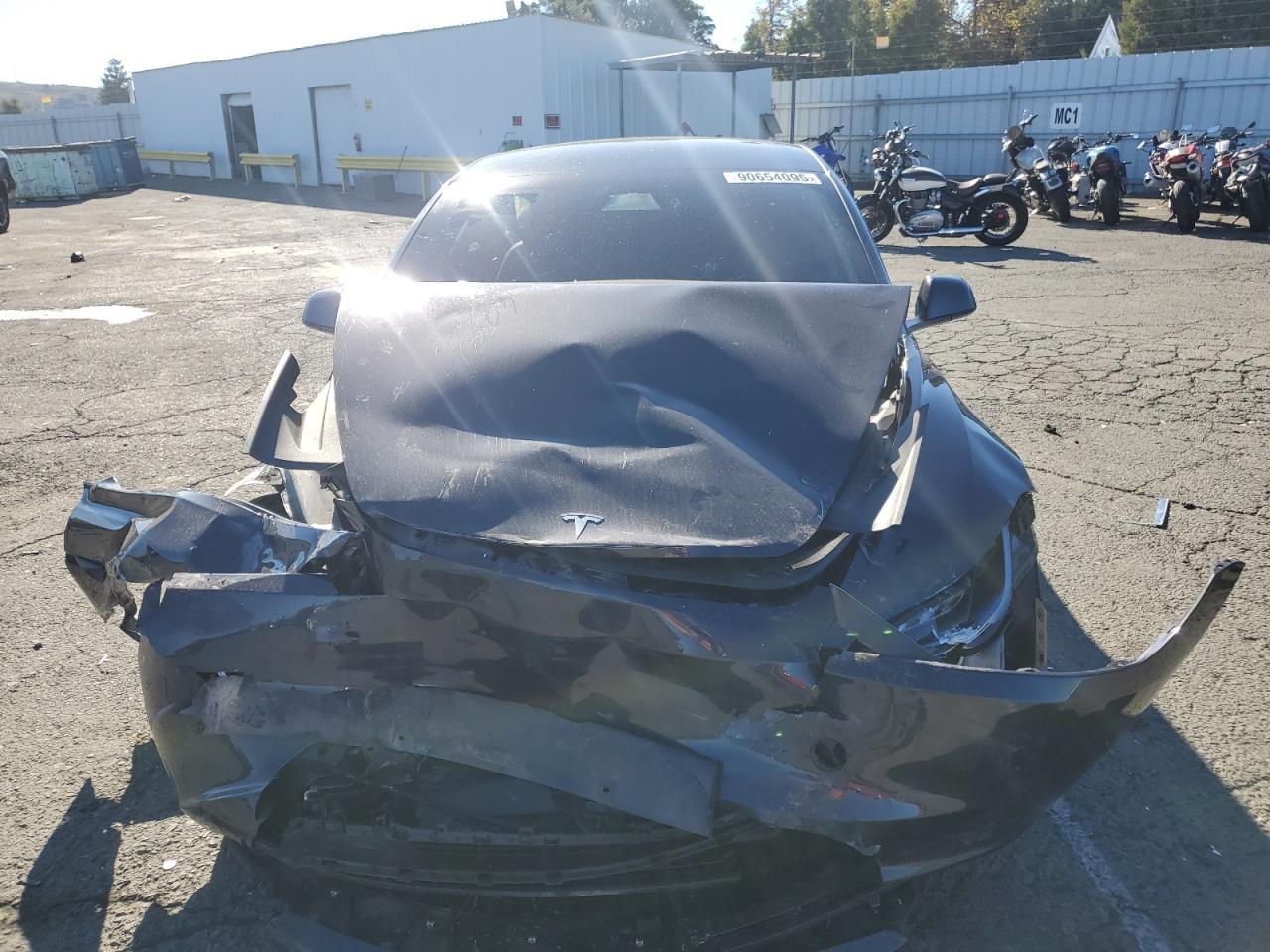 2025 Tesla Model 3 - Image 5