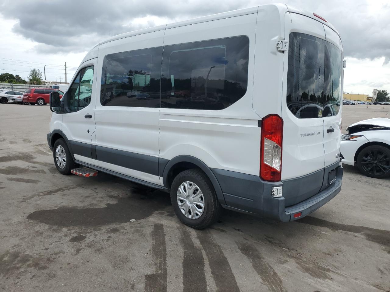 2015 Ford Transit T-150 - Фото 2