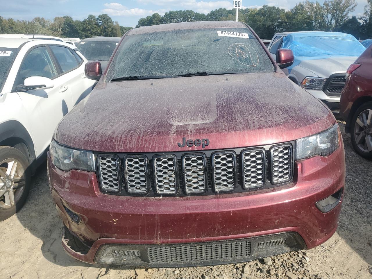 2020 Jeep Grand Cherokee Laredo - Image 5