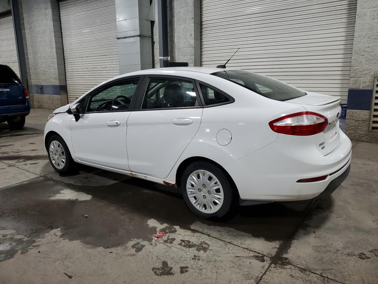 2015 Ford Fiesta Se - Image 2