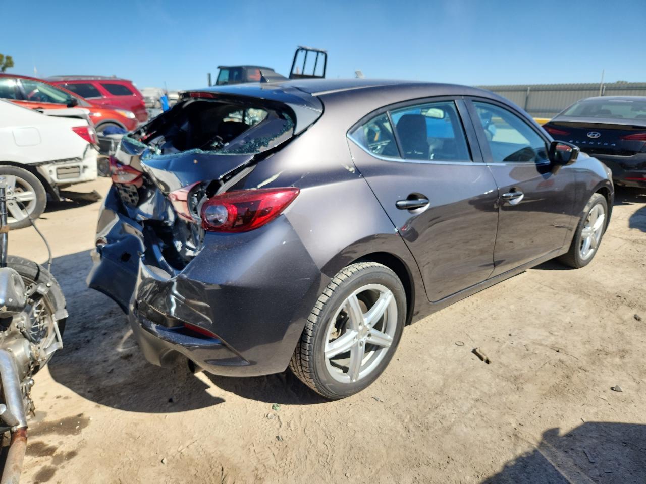 2017 Mazda 3 Grand Touring - Фото 3