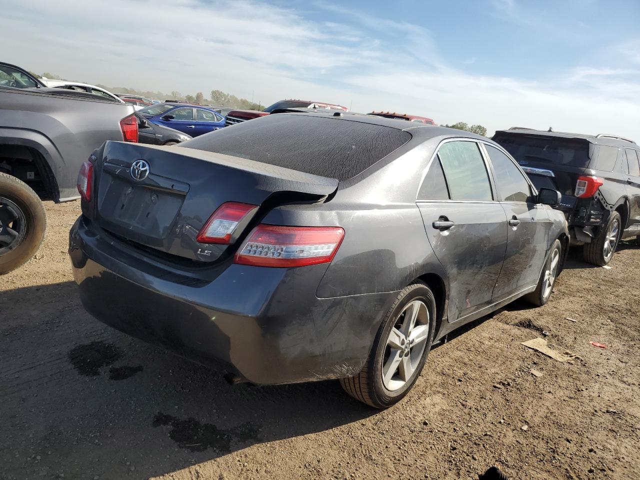 2011 Toyota Camry Base - Фото 3