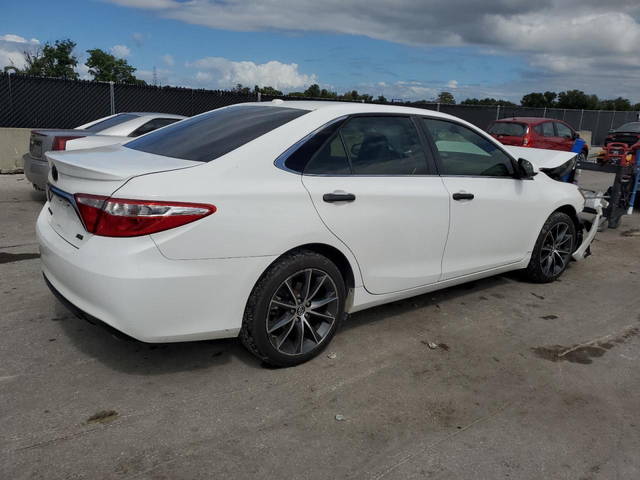 2017 Toyota Camry Le - Image 3