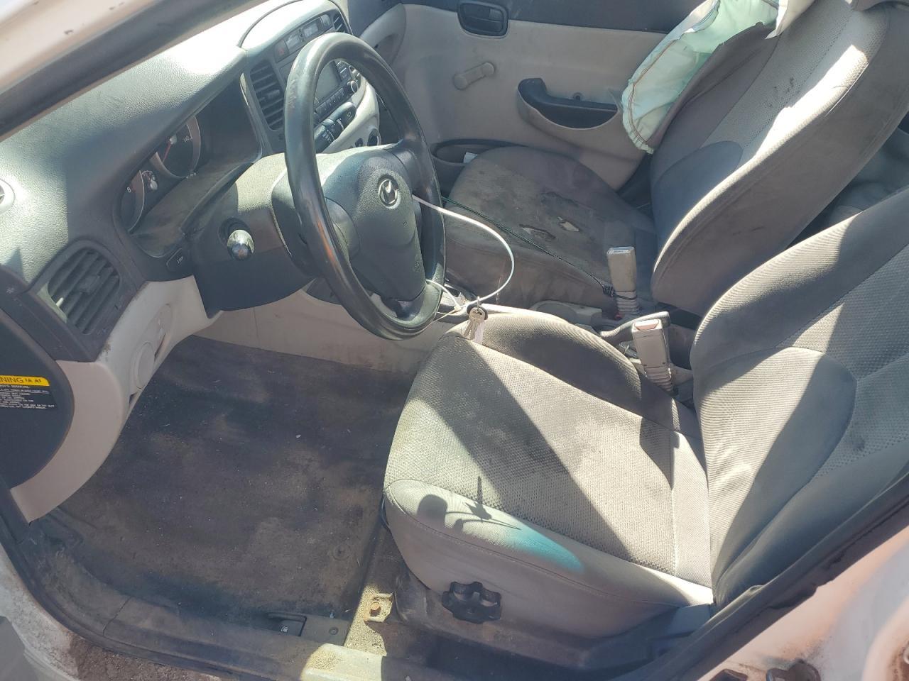 2011 Hyun Accent - Image 7