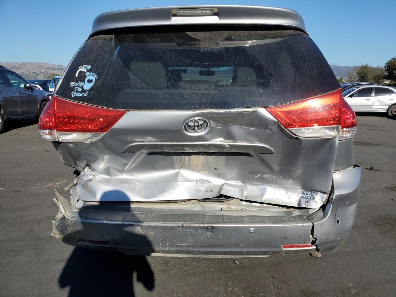 2011 Toyota Sienna Xle - Фото 6