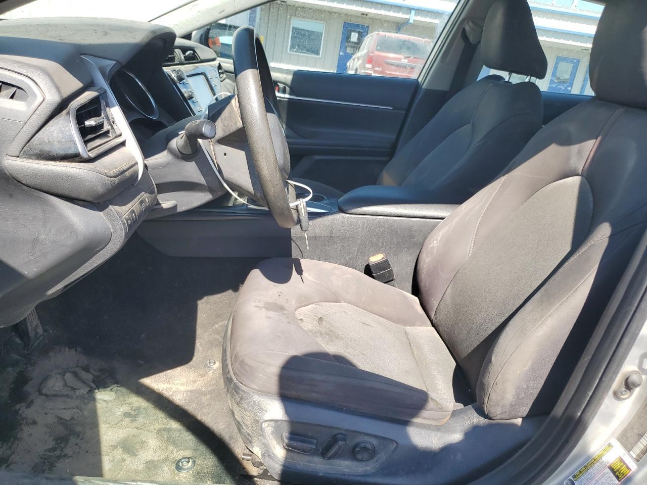 2020 Toyota Camry Le - Фото 7