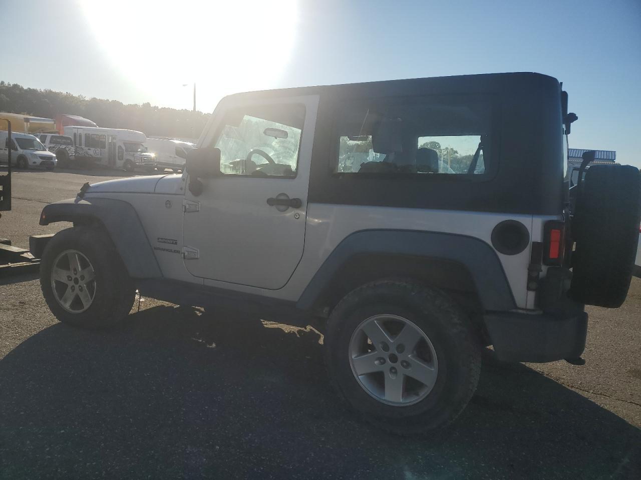 2010 Jeep Wrangler Sport - Фото 2