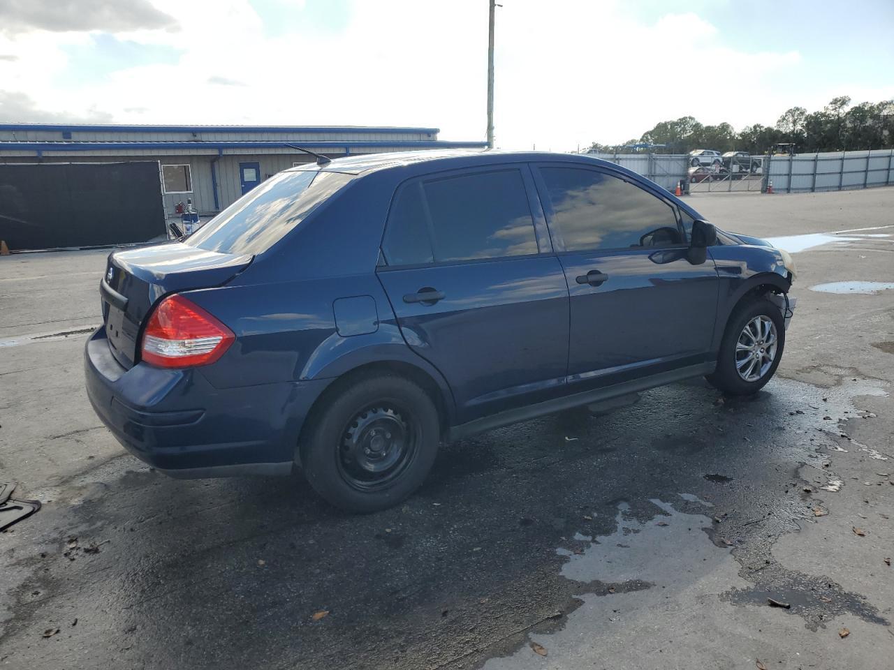 2009 Nissan Versa S - Фото 3