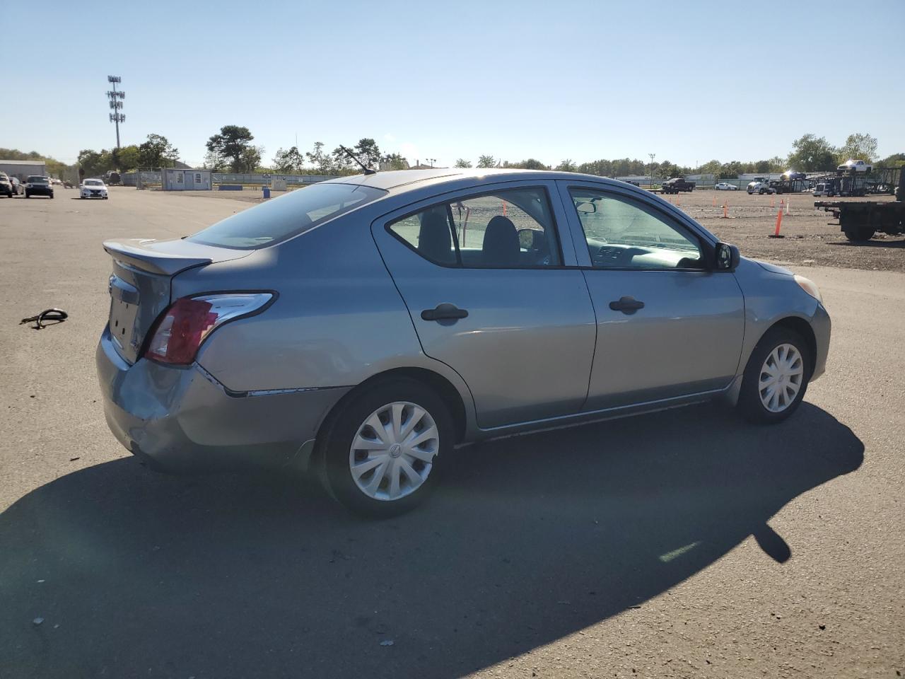 2013 Nissan Versa S - Фото 3