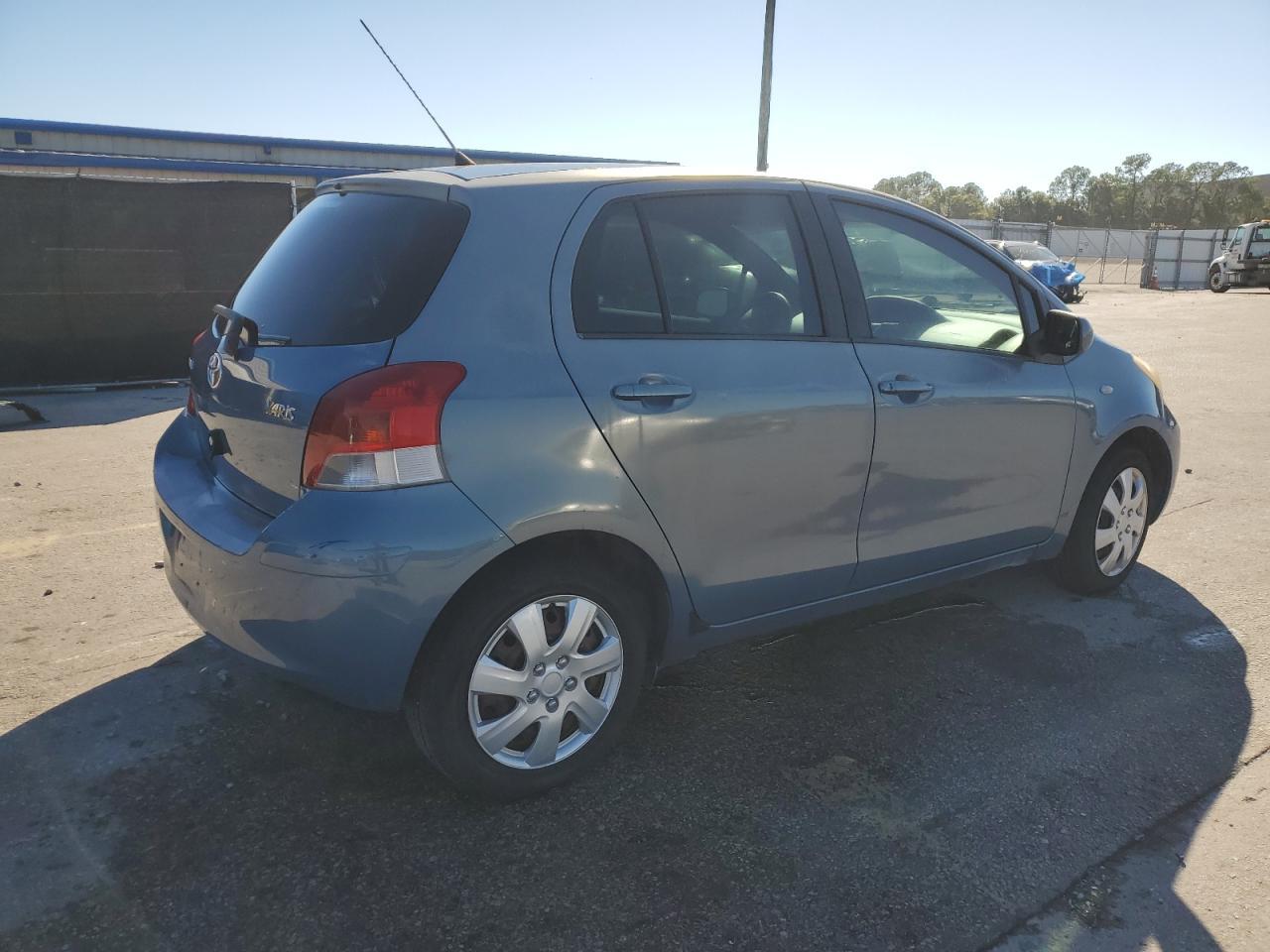 2010 Toyota Yaris - Image 3